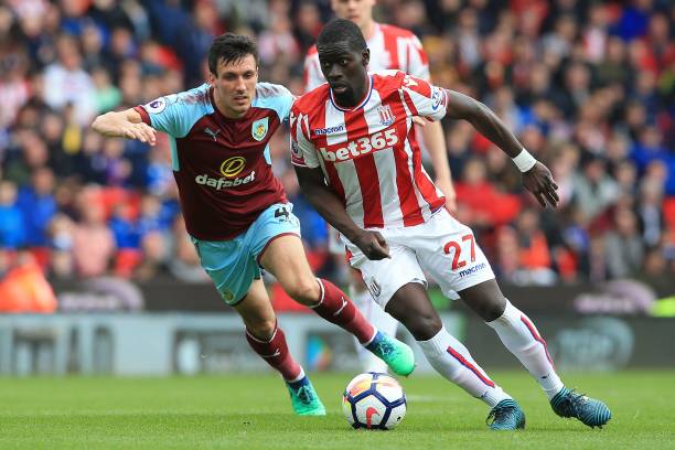 特维斯通过 特维斯通过